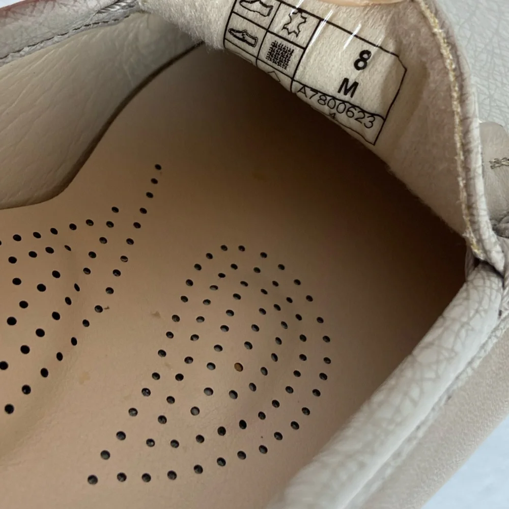 SAS Metro Leather Loafers Size 8 M Beige Leather Tripad Comfort Preppy Flats